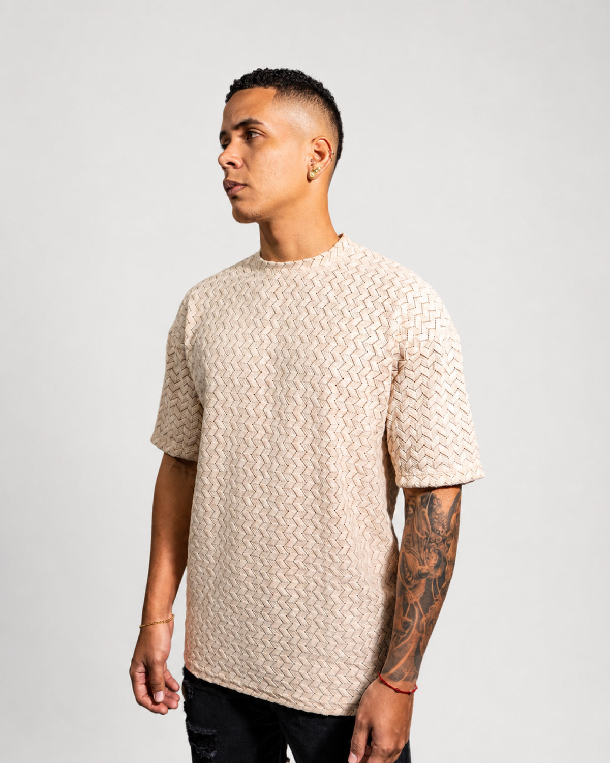 CAMISETA PREMIUM EN TELA TEXTURIZADA - BEIGE