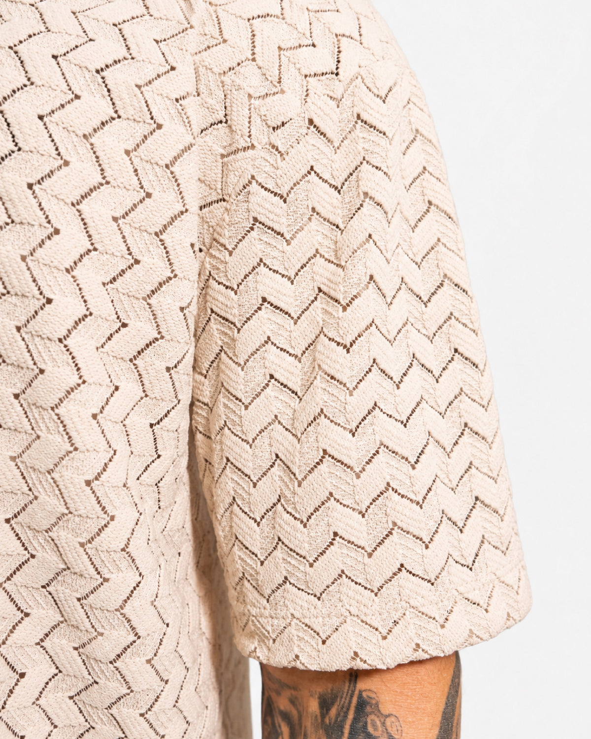 CAMISETA PREMIUM EN TELA TEXTURIZADA - BEIGE