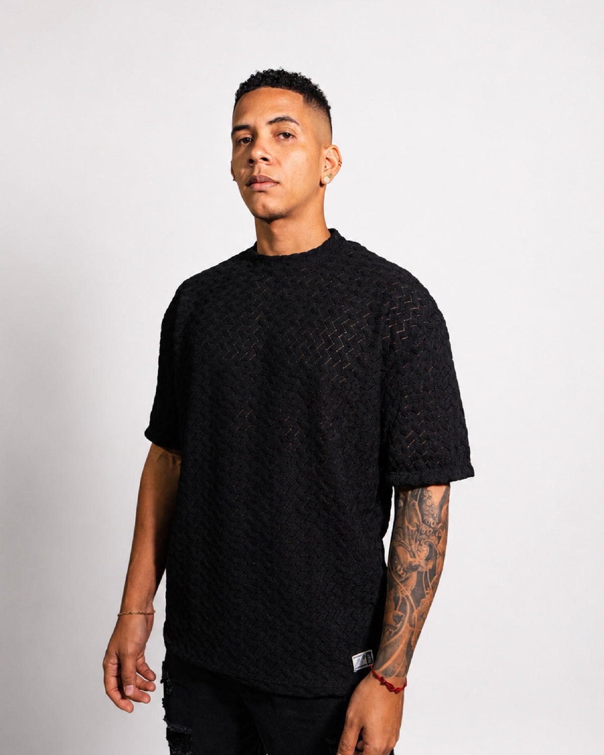 CAMISETA PREMIUM EN TELA TEXTURIZADA - NEGRA