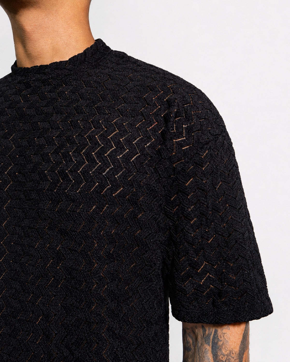 CAMISETA PREMIUM EN TELA TEXTURIZADA - NEGRA