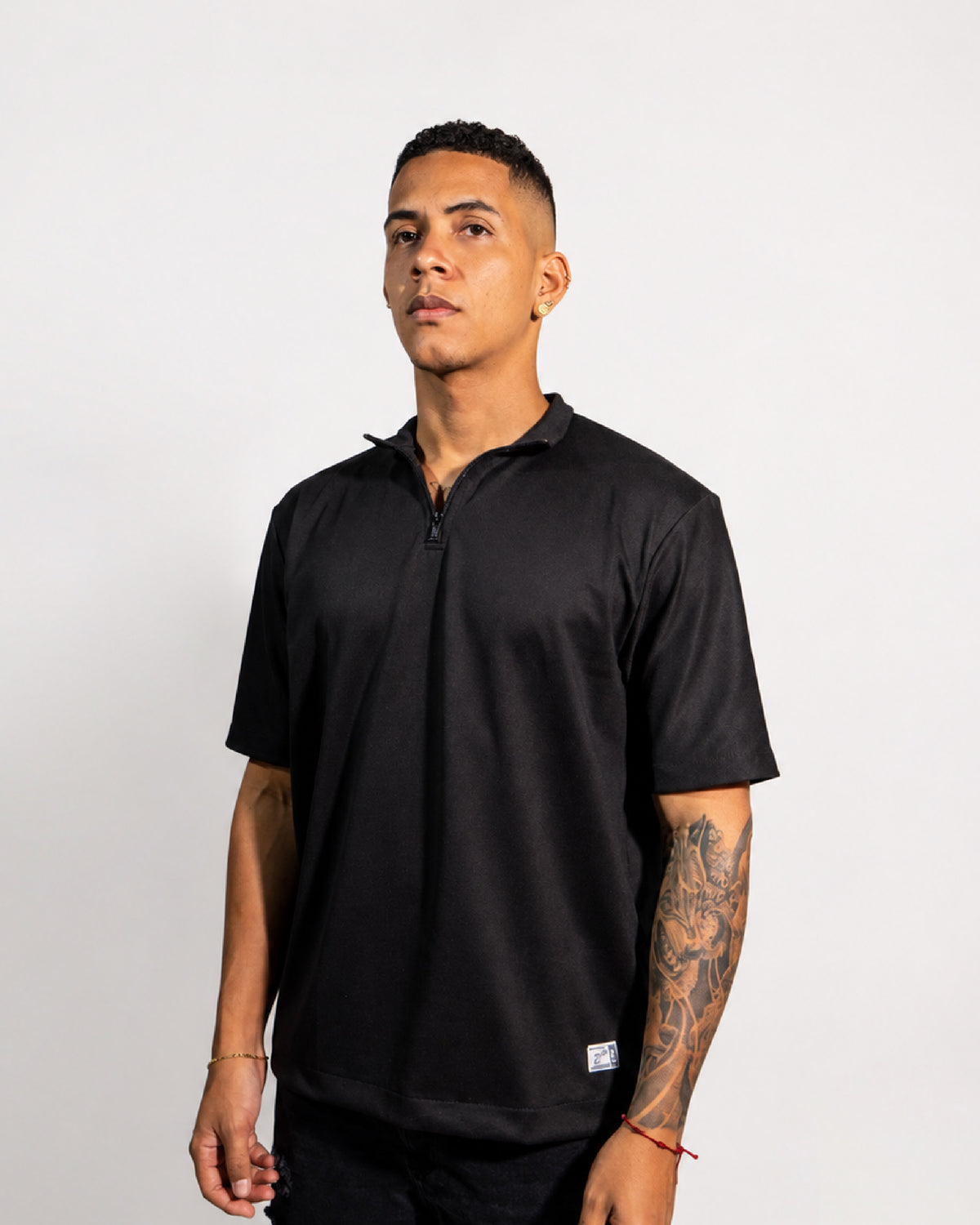 CAMISETA HENLEY NEGRA